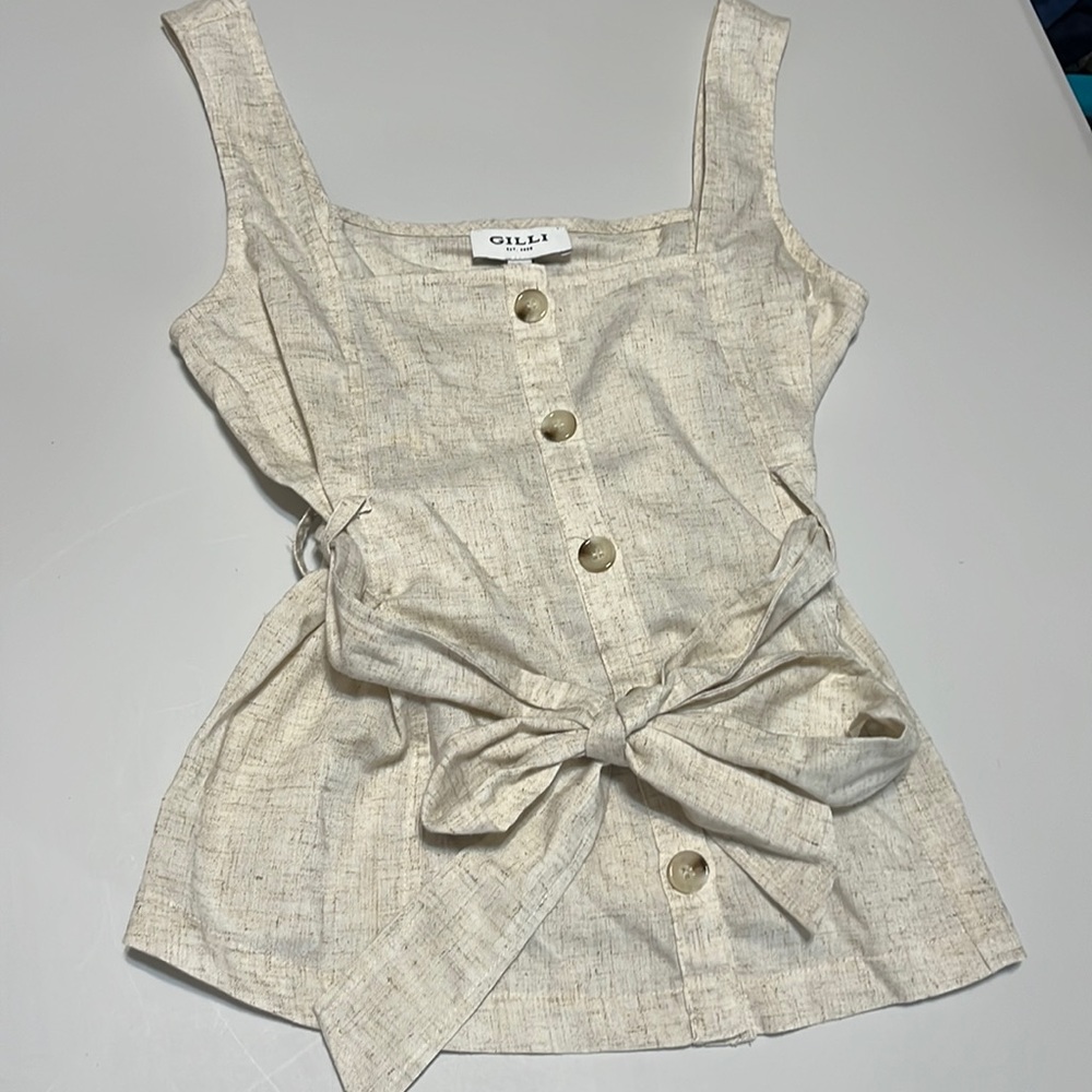 Gilli Linen blend top with tie front